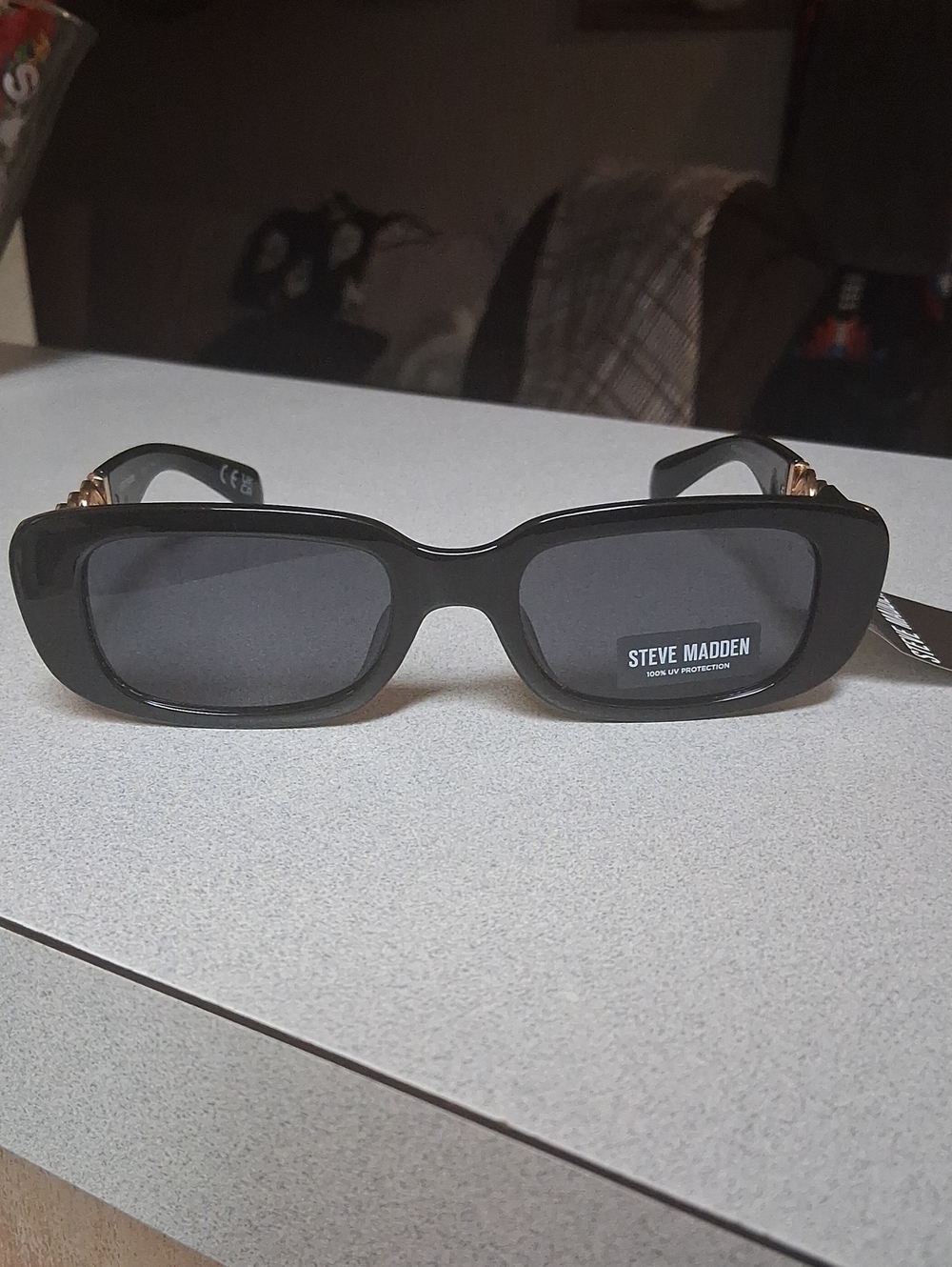 BNWT Steve Madden FELICIA Black Rectangular Women’s Sunglasses W GOLD CHAIN
